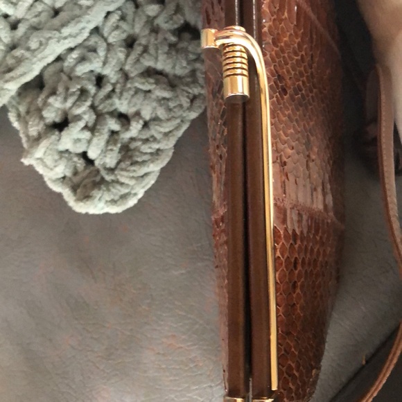 La Belle Montreal vintage snake skin clutch with unique closure clasp, rare find - Picture 2 of 6